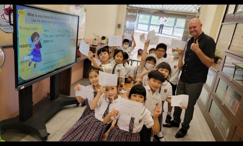 趣味英語互動活動  Reading Café Interactive English Activities