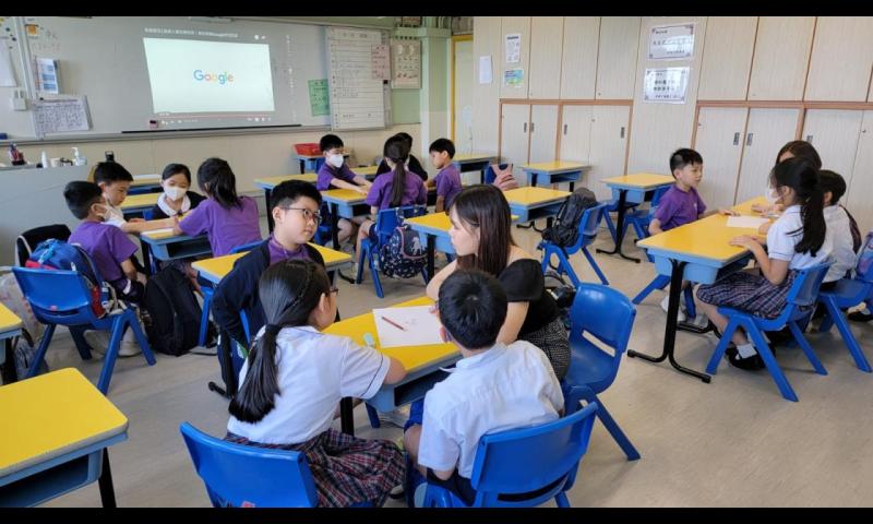 校園小記者正構思如何拍攝一分鐘廣告，透過創意表達手法作宣傳工作。